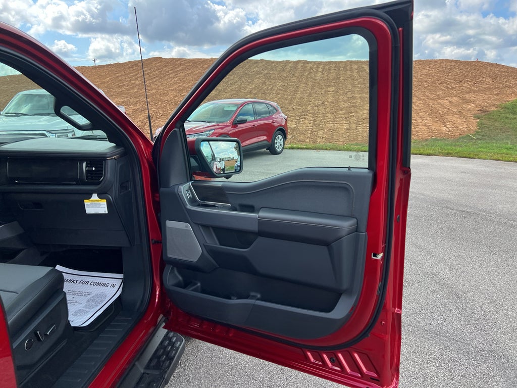 2025 Ford F-150 Lightning Lariat®