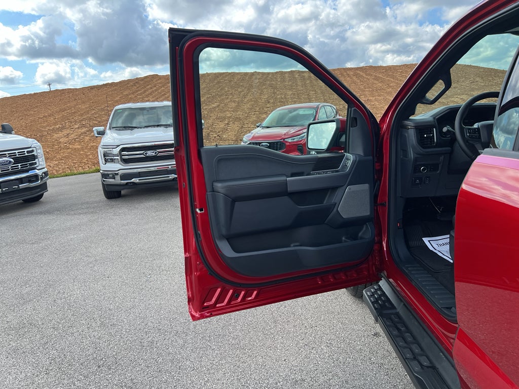 2025 Ford F-150 Lightning Lariat®