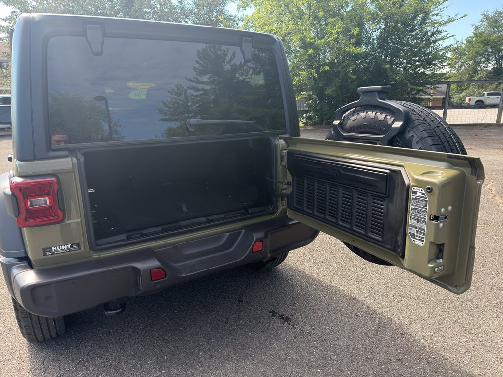 2025 Jeep Wrangler 4-Door Summit 4x4