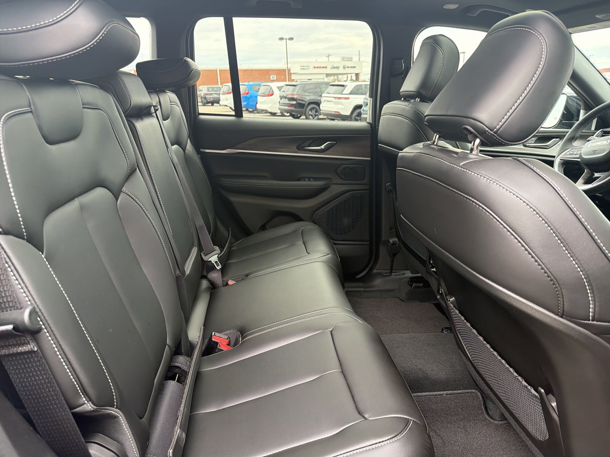 2027 Jeep Grand Cherokee GRAND CHEROKEE LIMITED 4X4