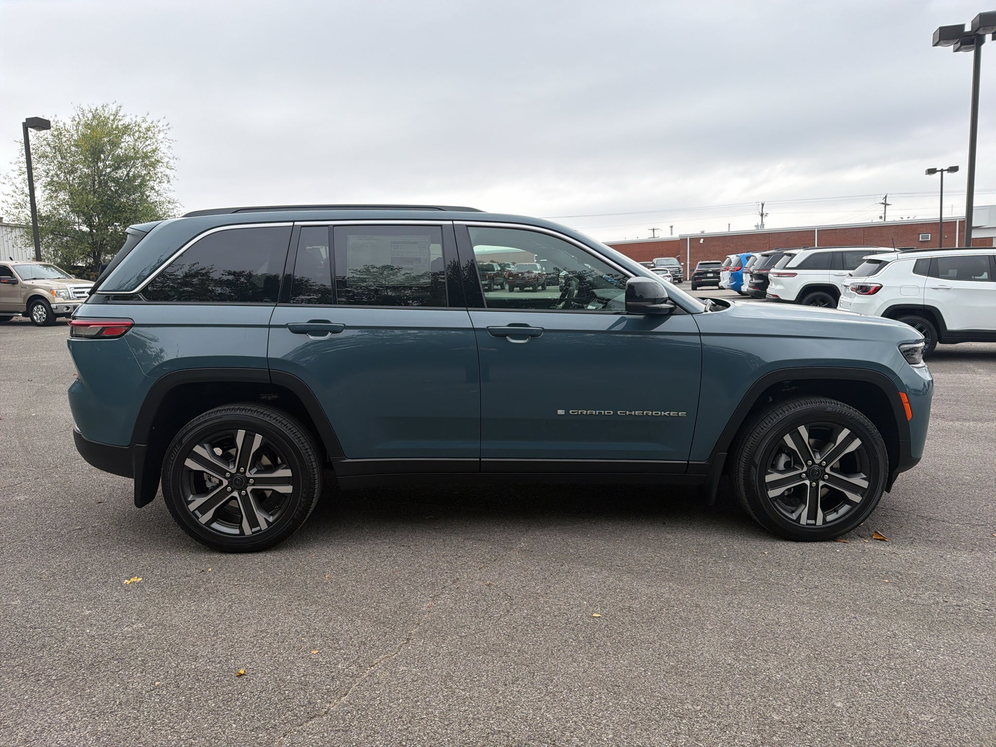 2027 Jeep Grand Cherokee GRAND CHEROKEE LIMITED 4X4