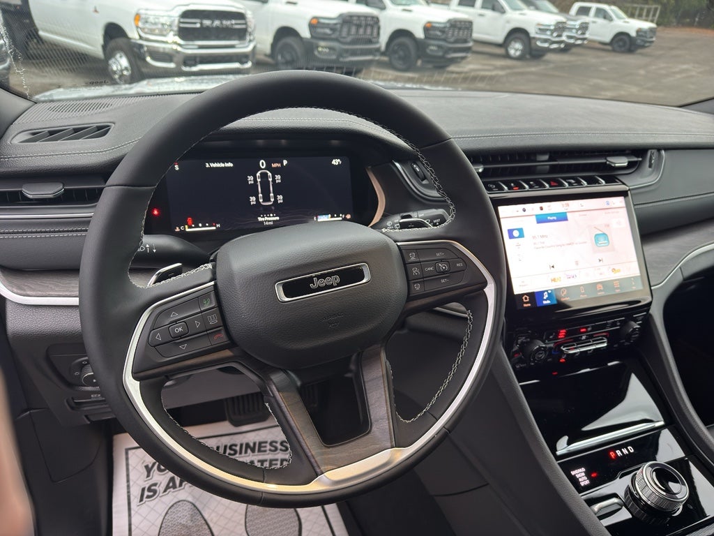 2025 Jeep Grand Cherokee GRAND CHEROKEE L LIMITED 4X4