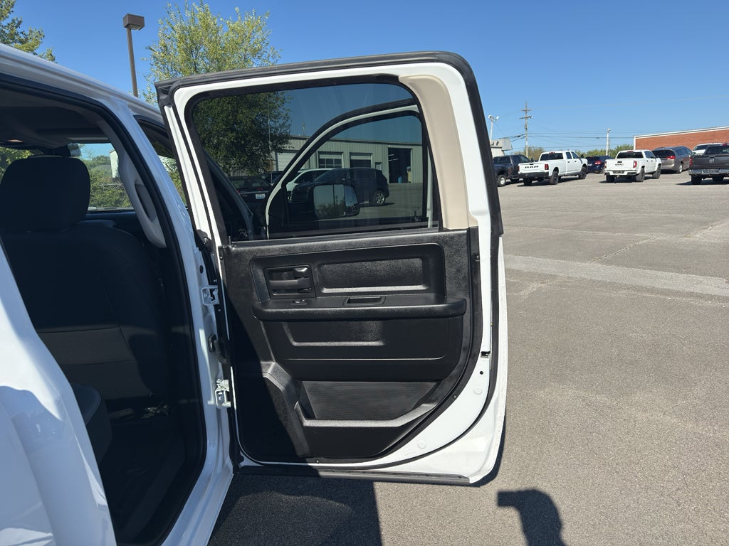 2024 RAM 1500 Classic Tradesman Crew Cab 4x4 5'7' Box