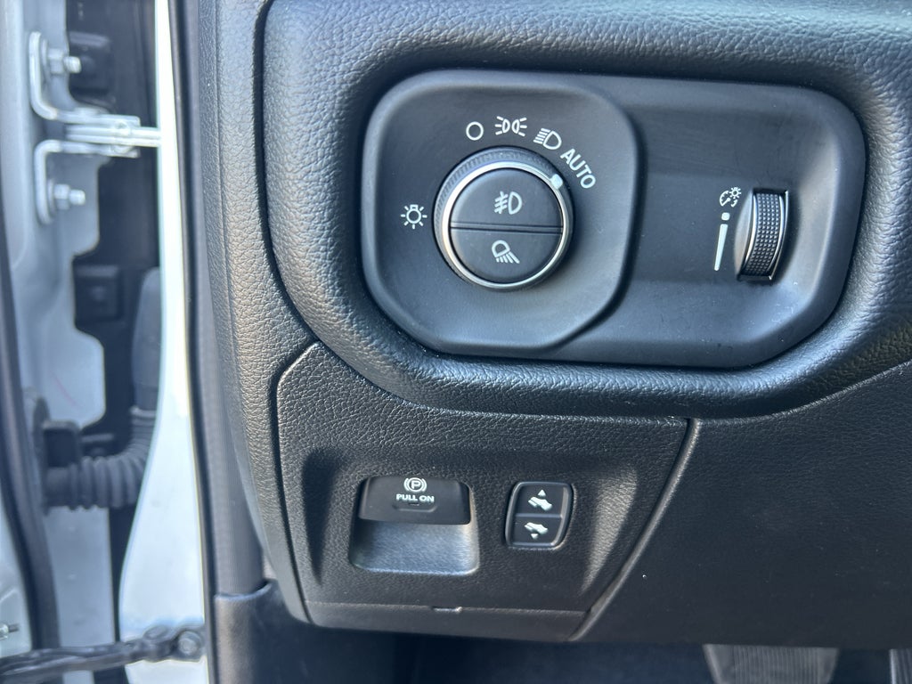 2020 RAM 1500 Big Horn Quad Cab 4x2 6'4' Box