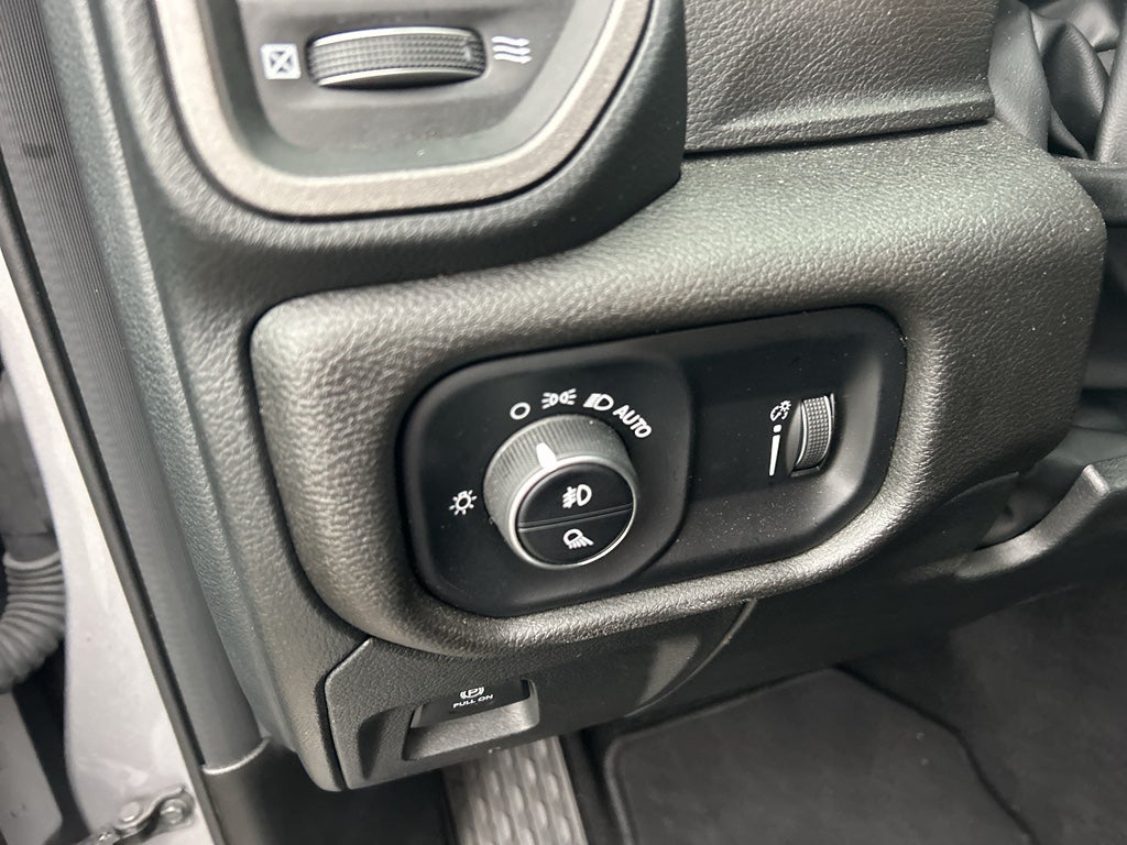 2025 RAM 1500 Tradesman Crew Cab 4x4 5'7' Box