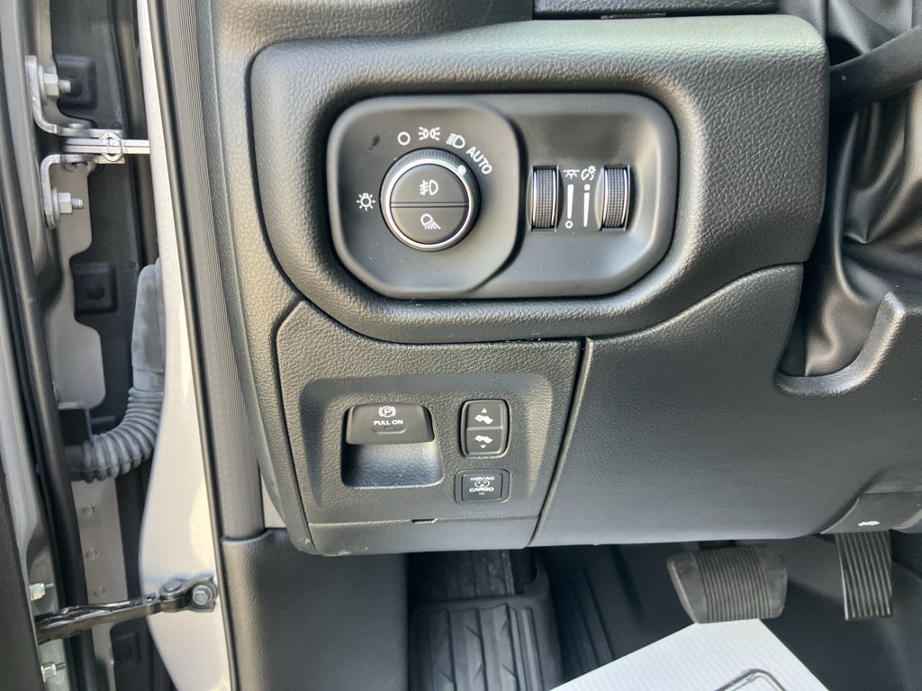2025 RAM 1500 Big Horn Crew Cab 4x4 5'7' Box