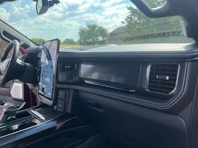 2025 Ford F-150 Lightning Platinum