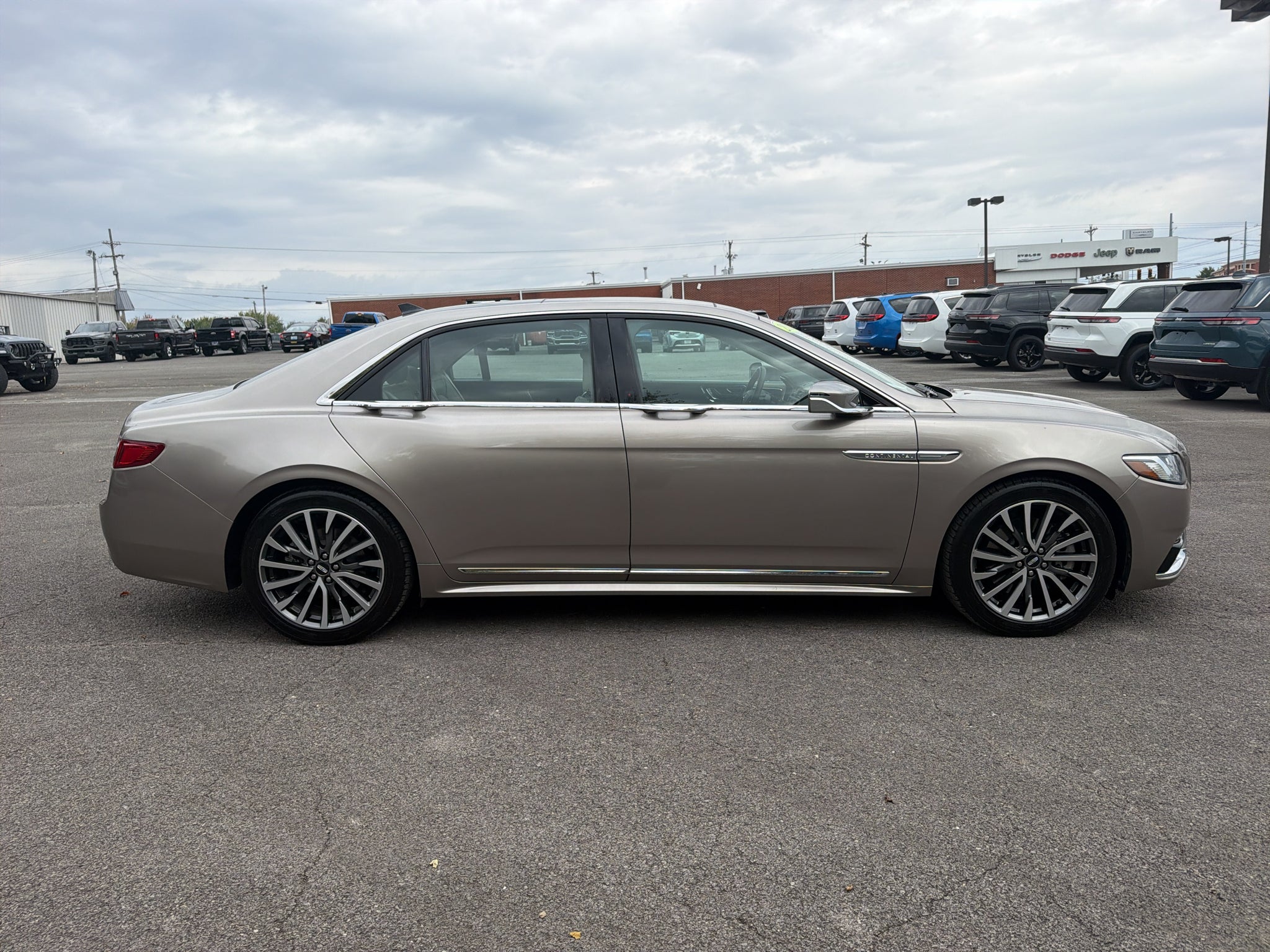 2018 Lincoln Continental Select