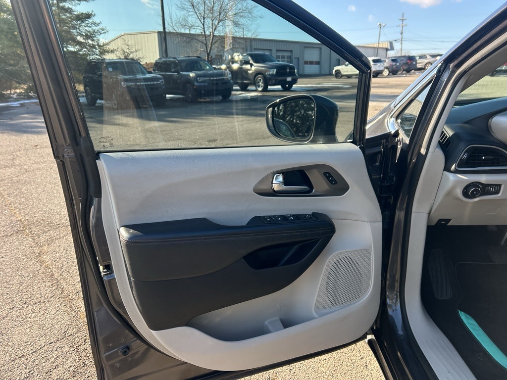 2020 Chrysler Pacifica Touring L