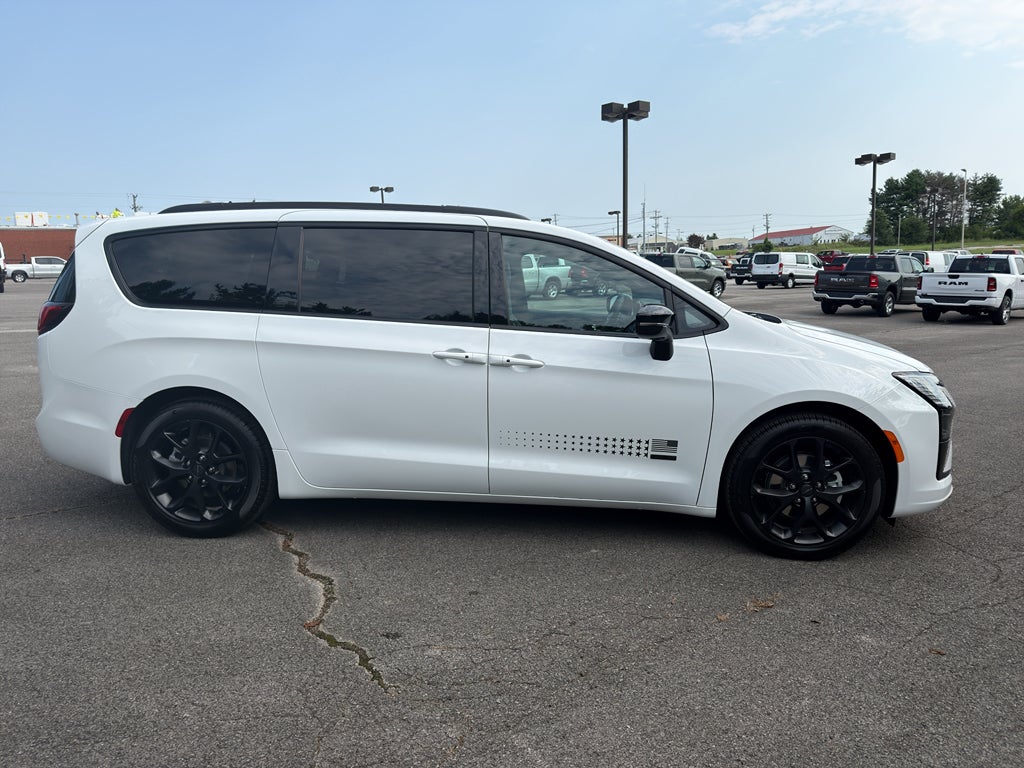 2027 Chrysler Pacifica PACIFICA SELECT