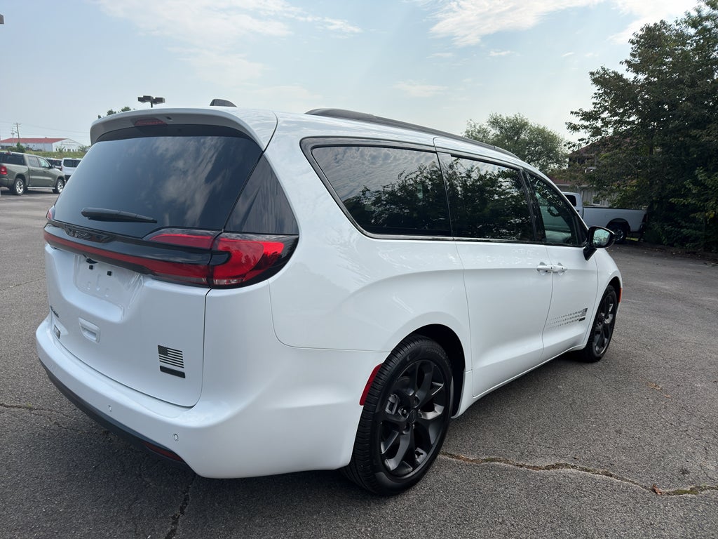 2027 Chrysler Pacifica PACIFICA SELECT