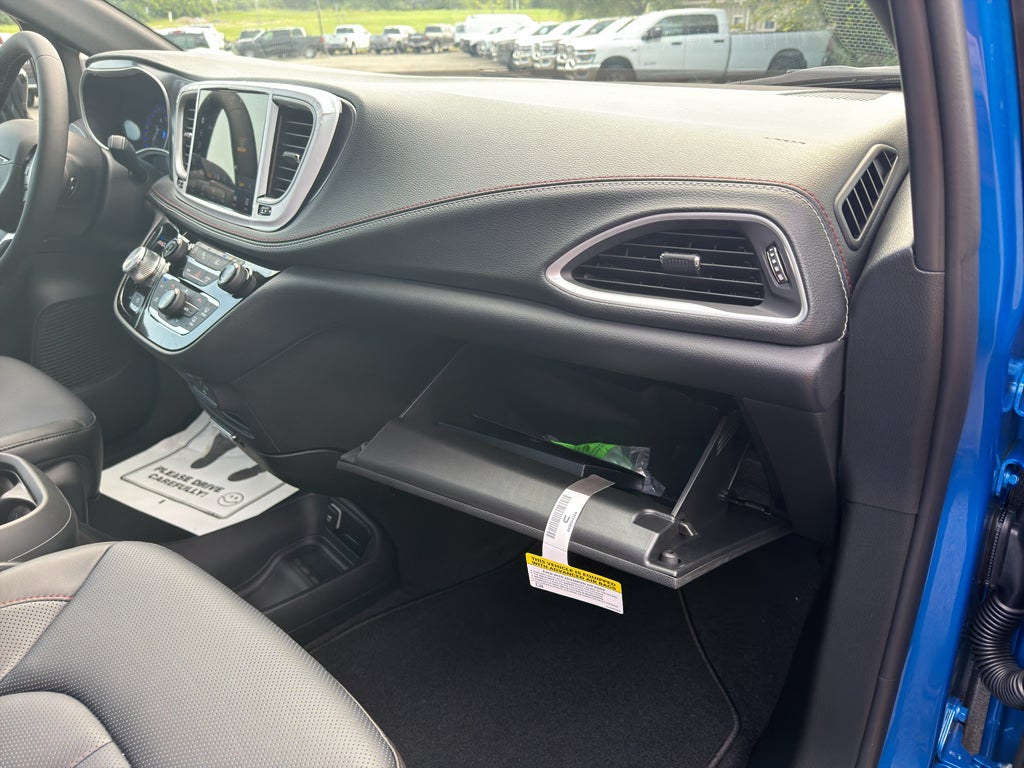 2027 Chrysler Pacifica PACIFICA SELECT