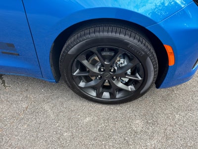 2027 Chrysler Pacifica PACIFICA SELECT