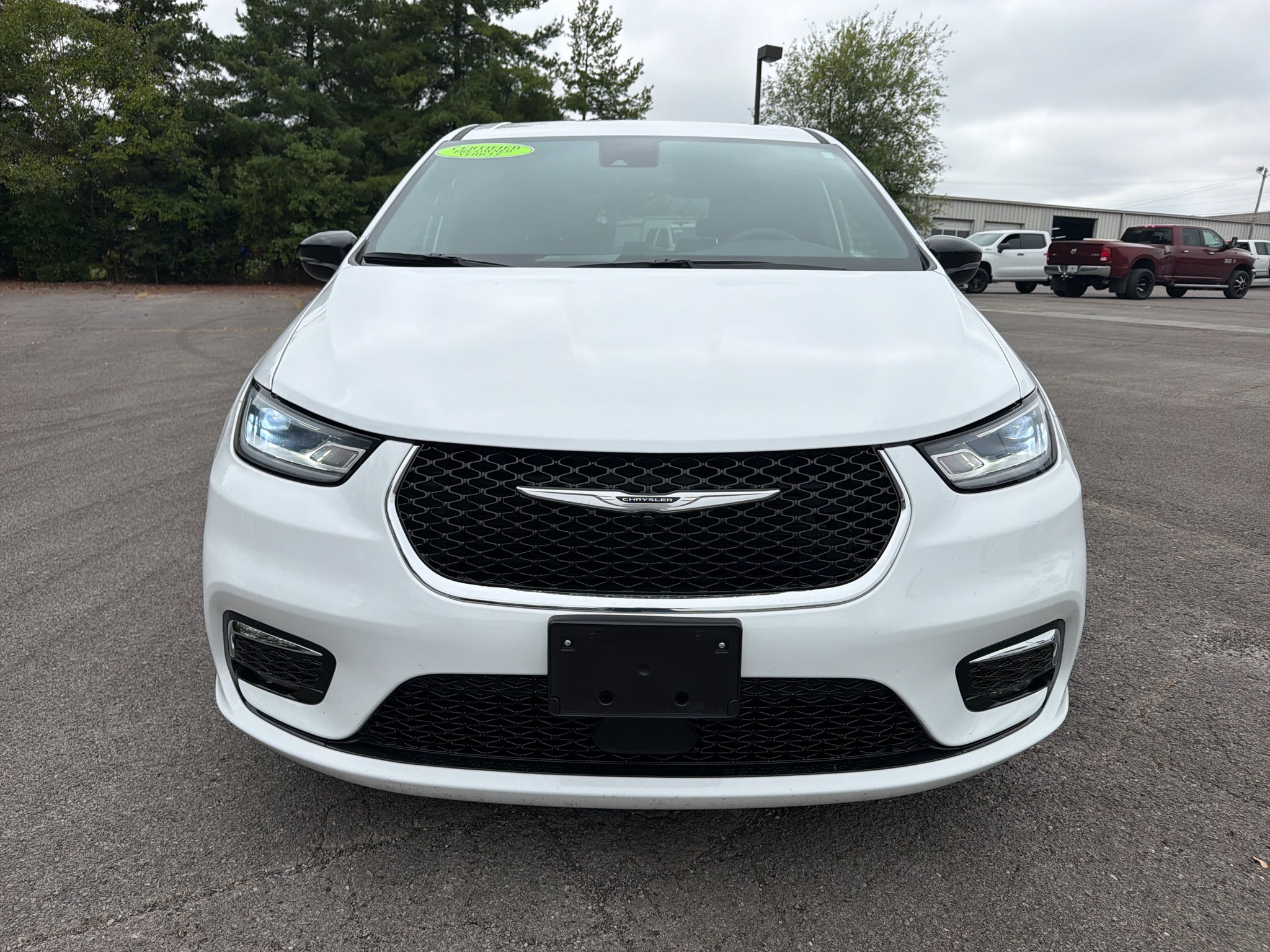 2025 Chrysler Pacifica Select
