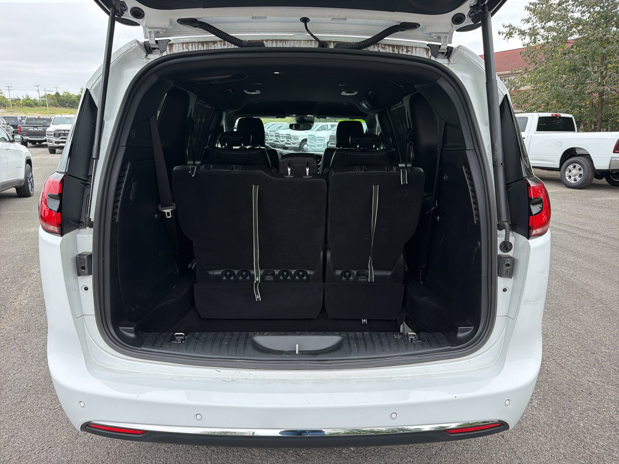 2025 Chrysler Pacifica Select