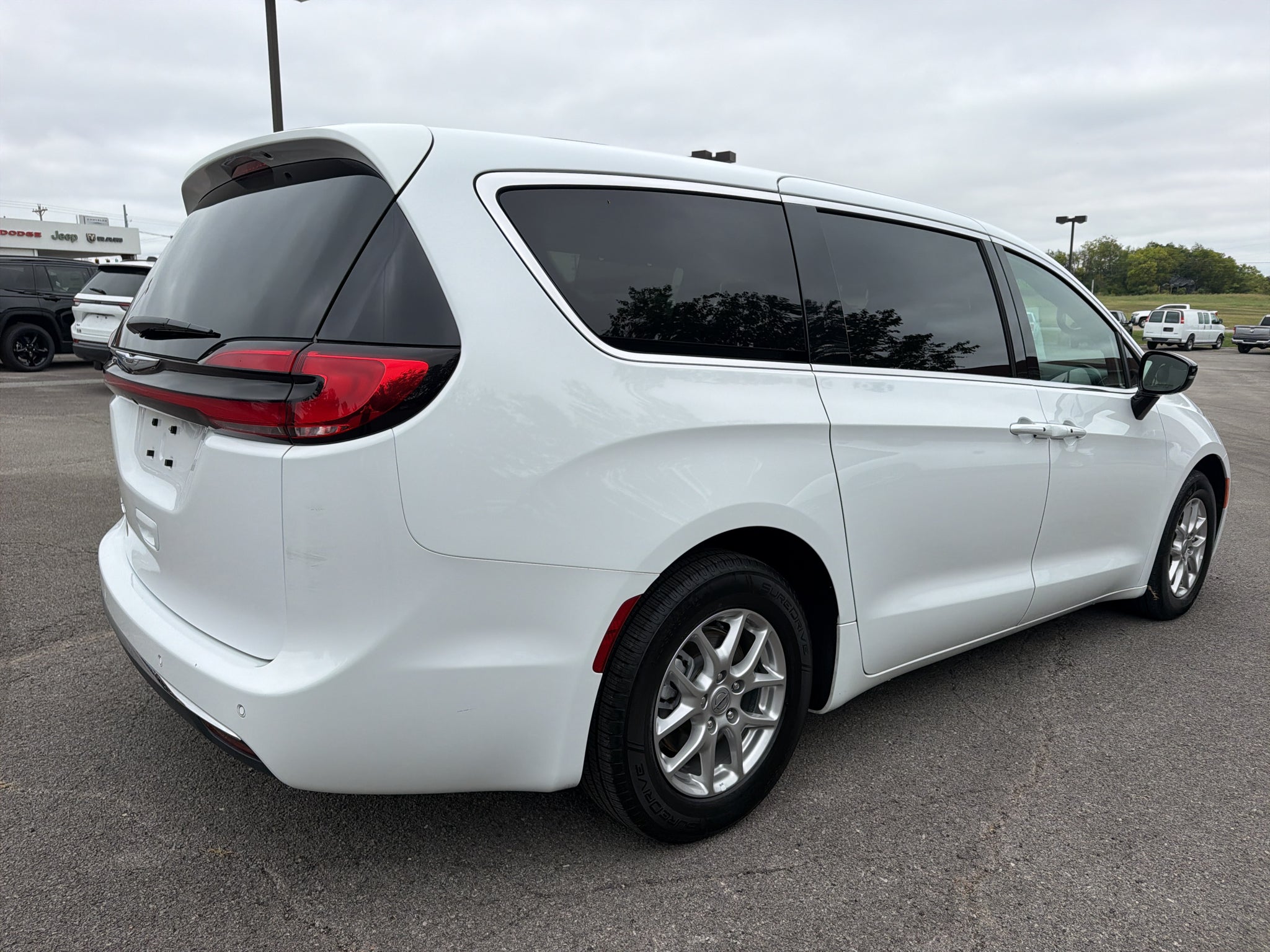 2025 Chrysler Pacifica Select