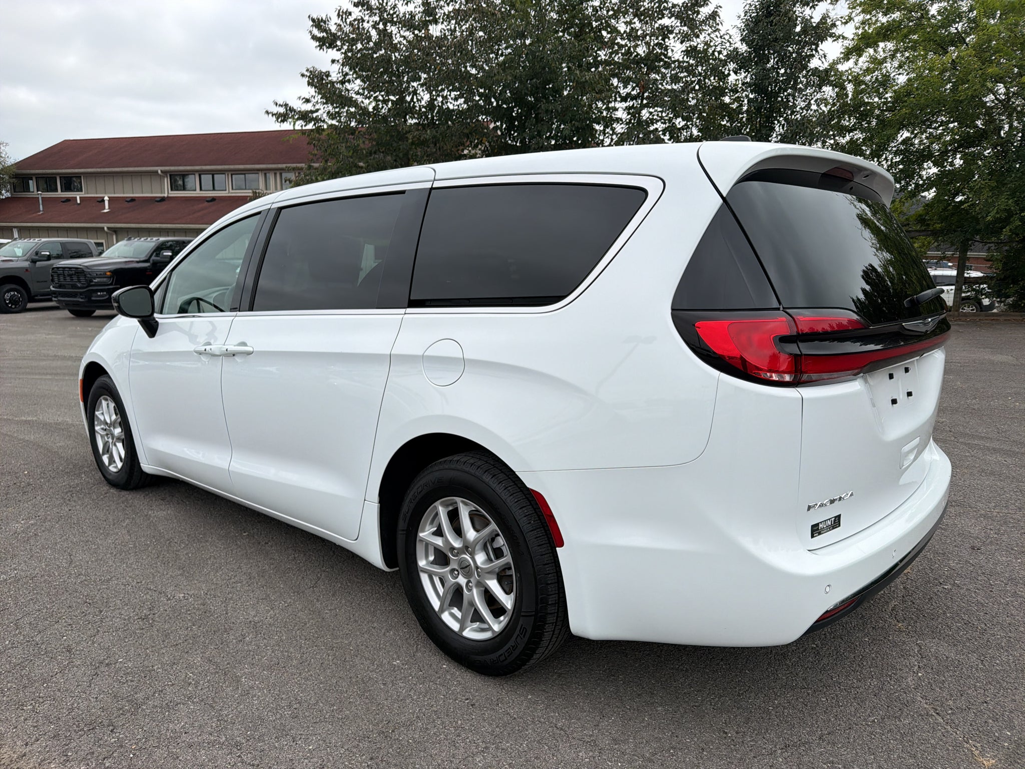 2025 Chrysler Pacifica Select