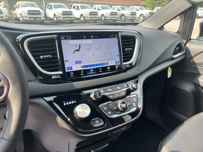 2025 Chrysler Voyager VOYAGER LX