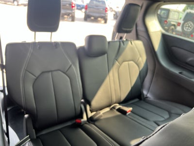 2025 Chrysler Voyager VOYAGER LX