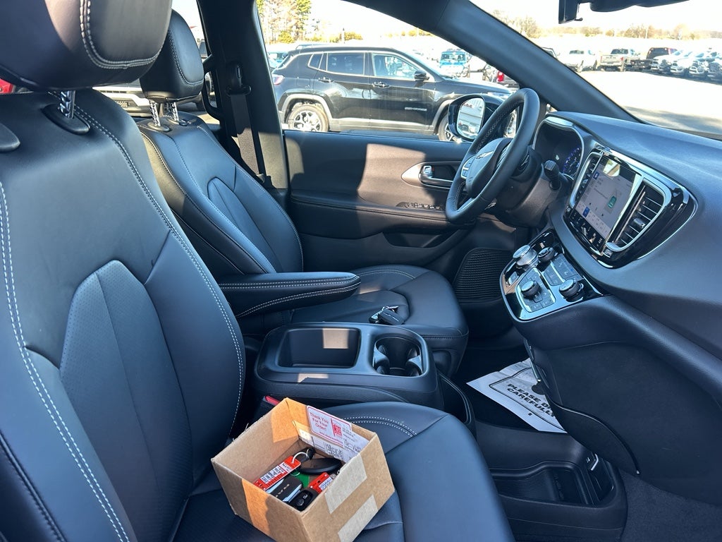 2026 Chrysler Voyager VOYAGER LX