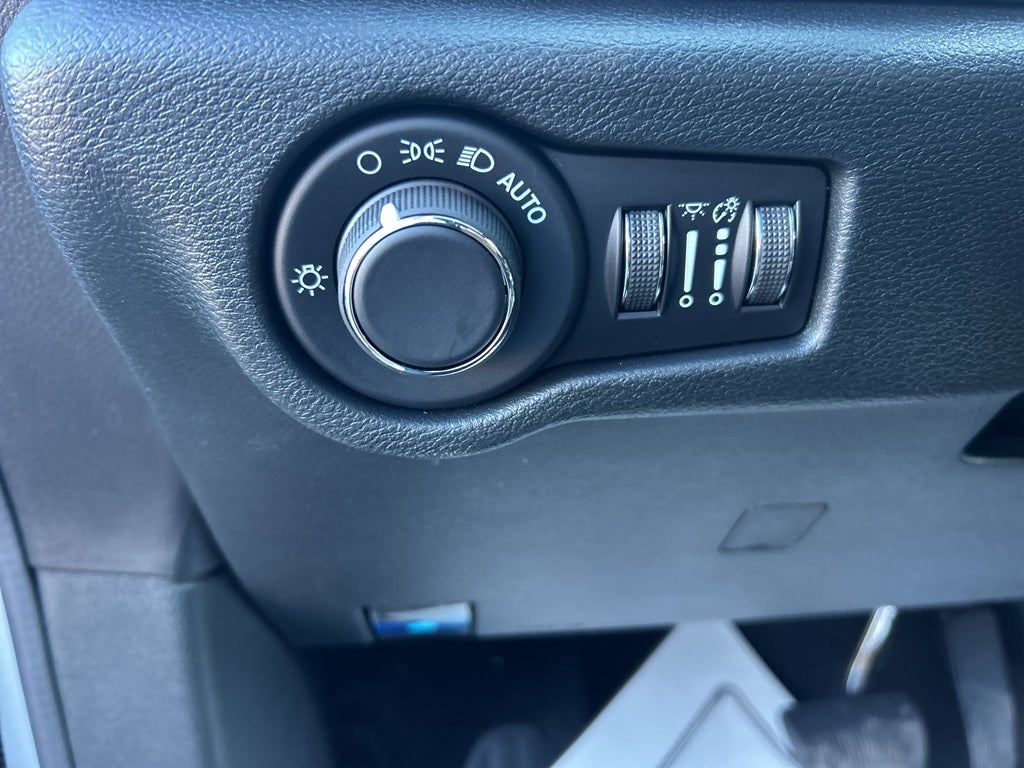 2026 Chrysler Voyager VOYAGER LX