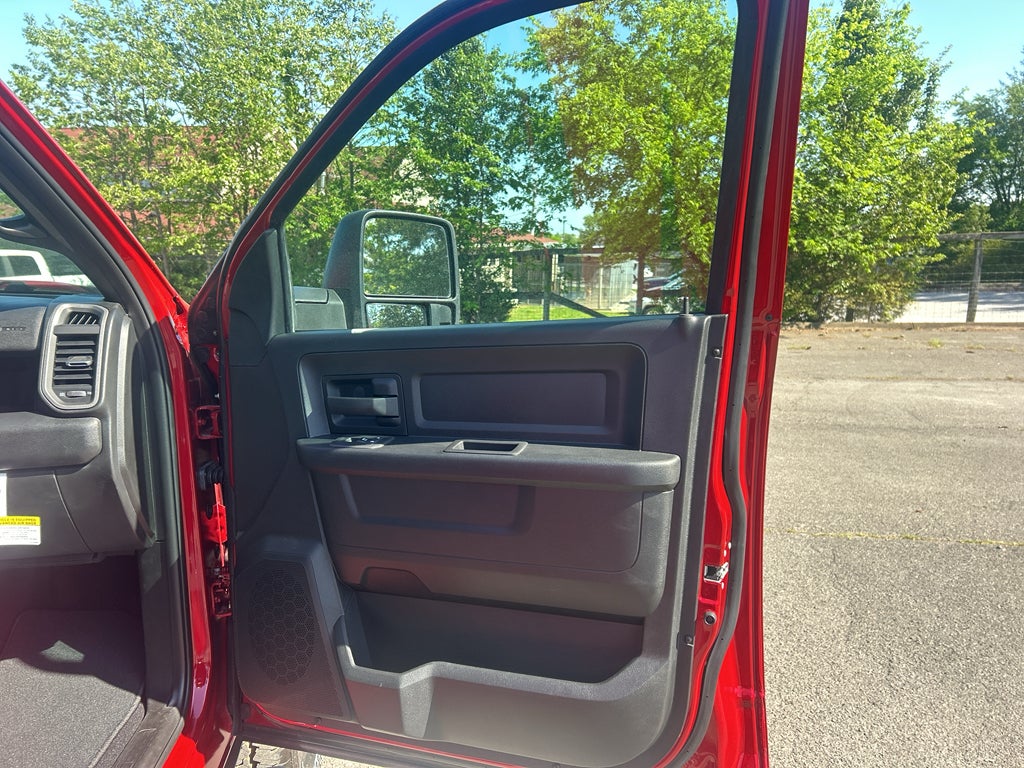 2026 RAM Ram 2500 RAM 2500 BLACK EXPRESS CREW CAB 4X4 6'4' BOX