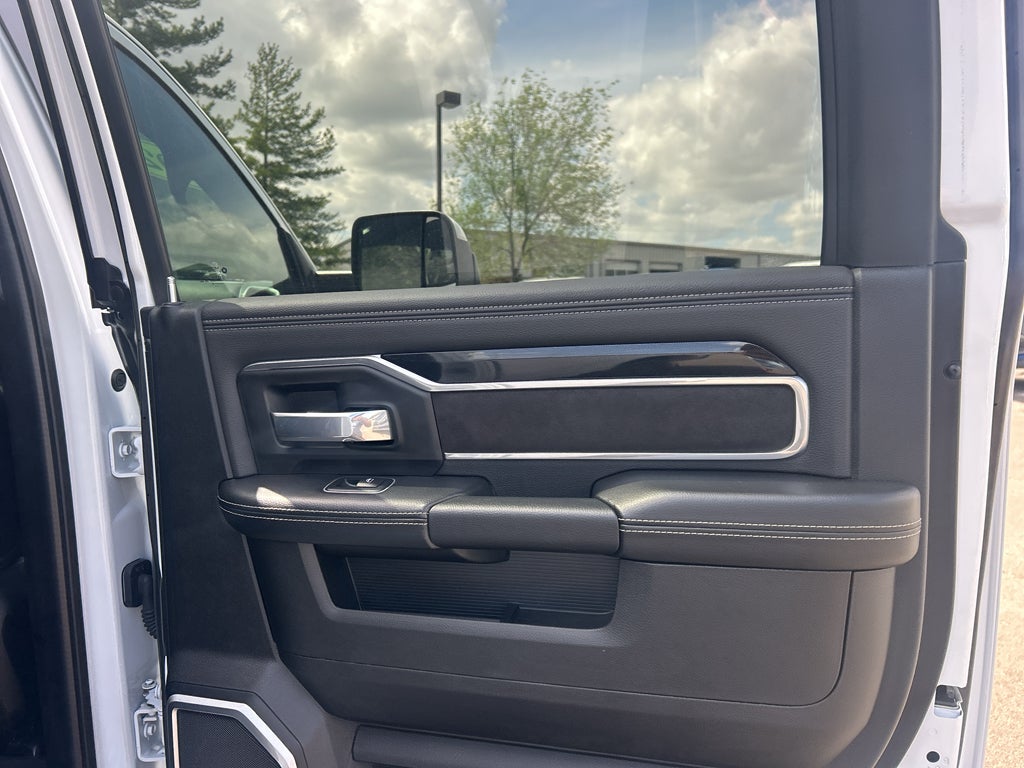 2022 RAM 2500 Laramie Crew Cab 4x4 6'4' Box