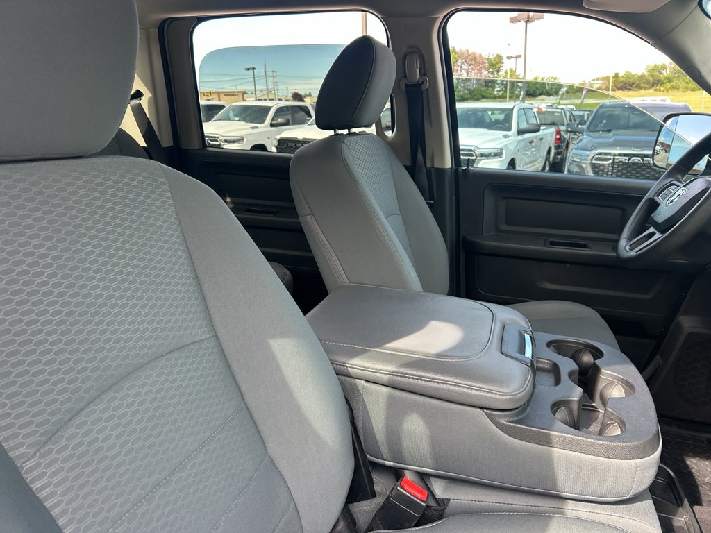 2017 RAM 2500 Tradesman Crew Cab 4x4 8' Box