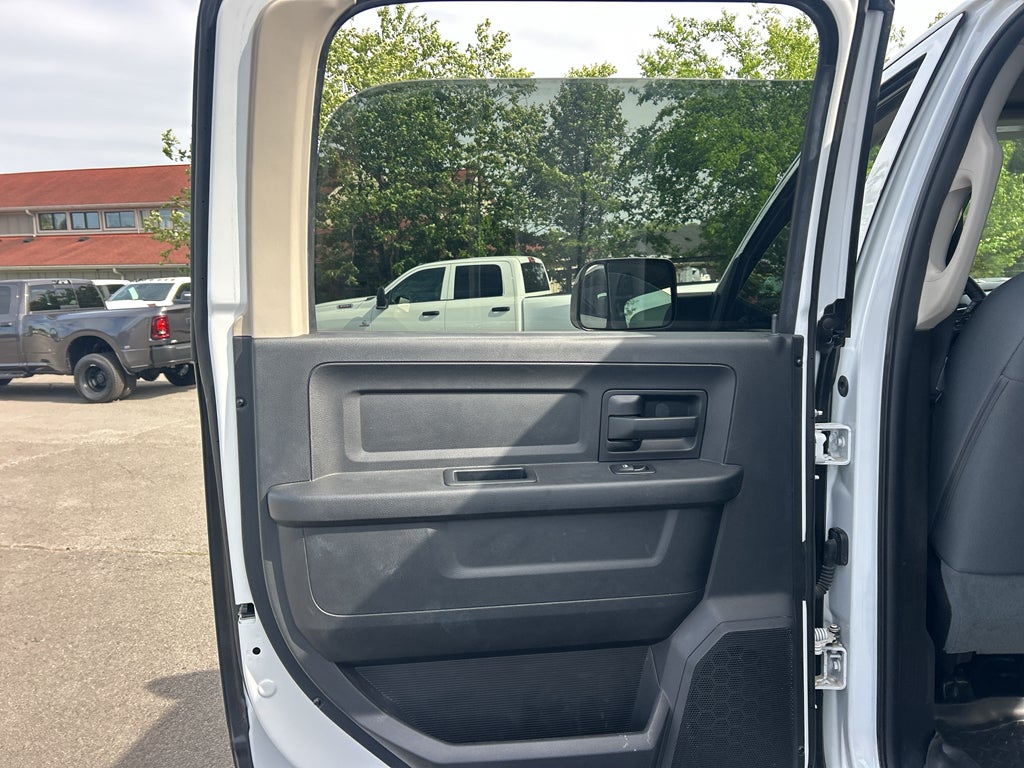 2017 RAM 2500 Tradesman Crew Cab 4x4 8' Box