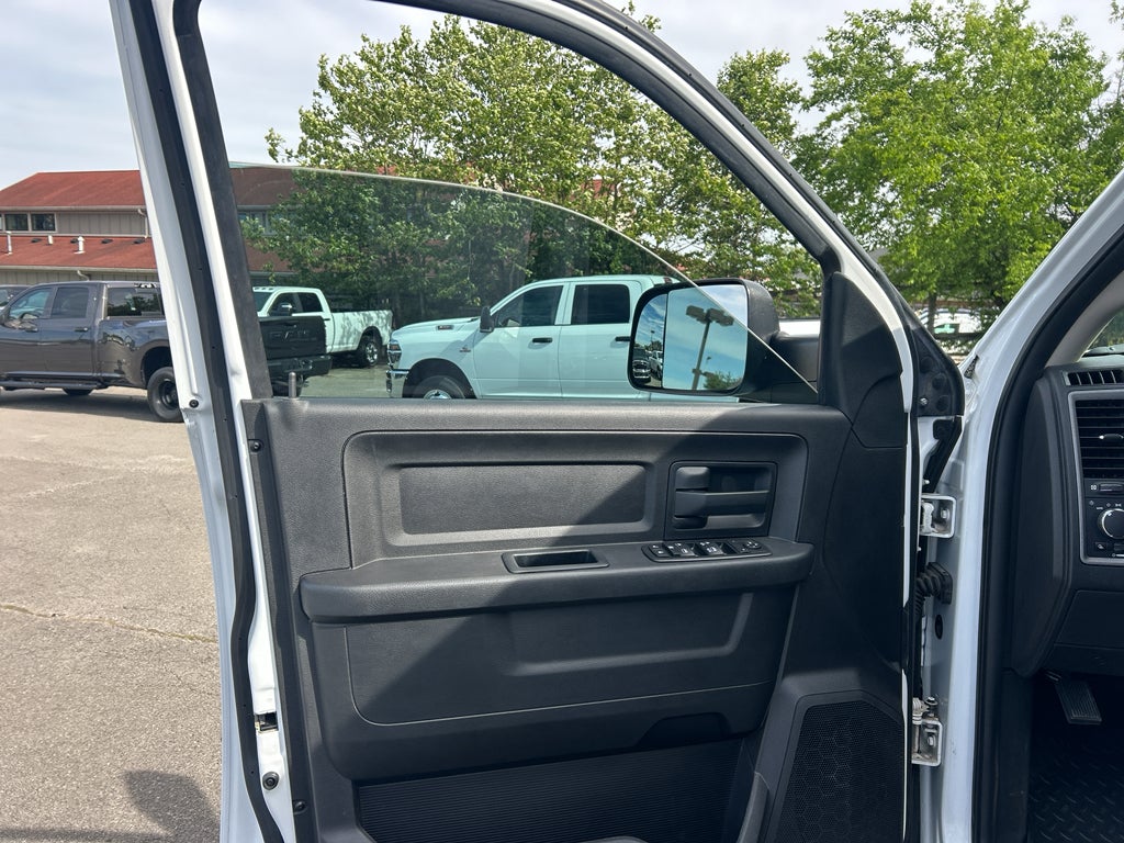 2017 RAM 2500 Tradesman Crew Cab 4x4 8' Box