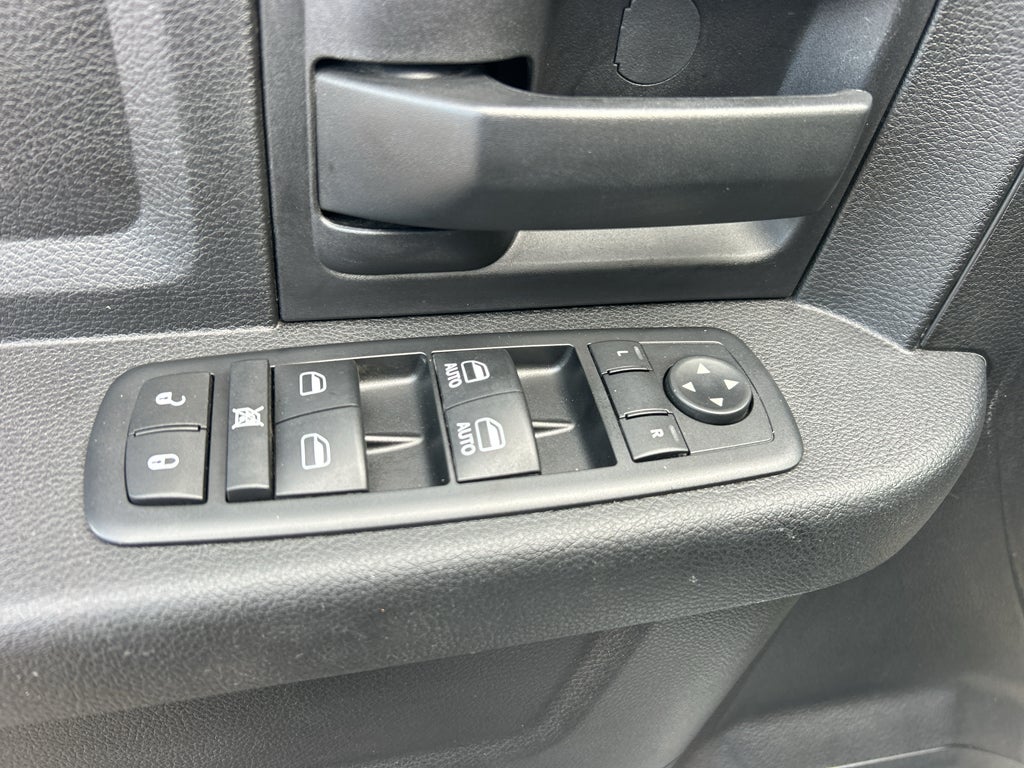 2017 RAM 2500 Tradesman Crew Cab 4x4 8' Box