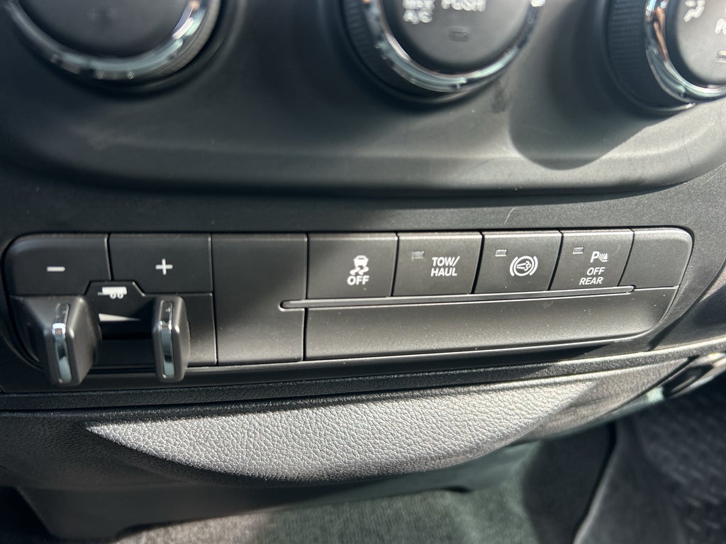2017 RAM 2500 Tradesman Crew Cab 4x4 8' Box