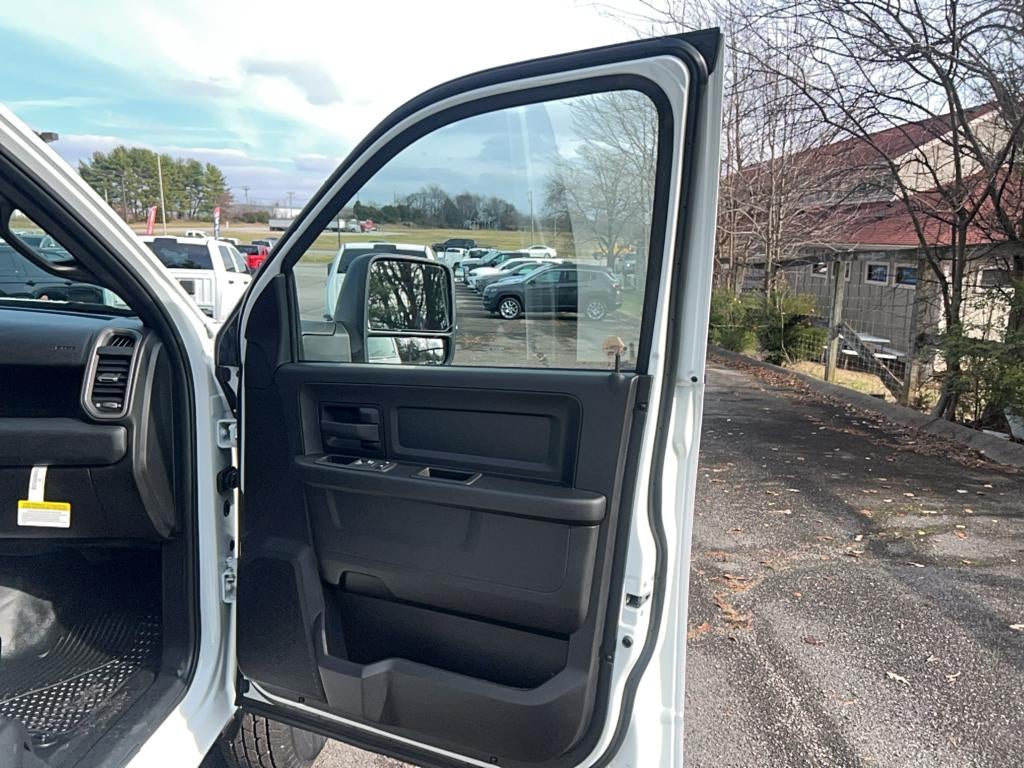 2024 RAM Ram 3500 Chassis Cab RAM 3500 TRADESMAN CREW CAB CHASSIS 4X4 60' CA