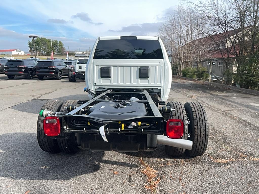 2024 RAM Ram 3500 Chassis Cab RAM 3500 TRADESMAN CREW CAB CHASSIS 4X4 60' CA