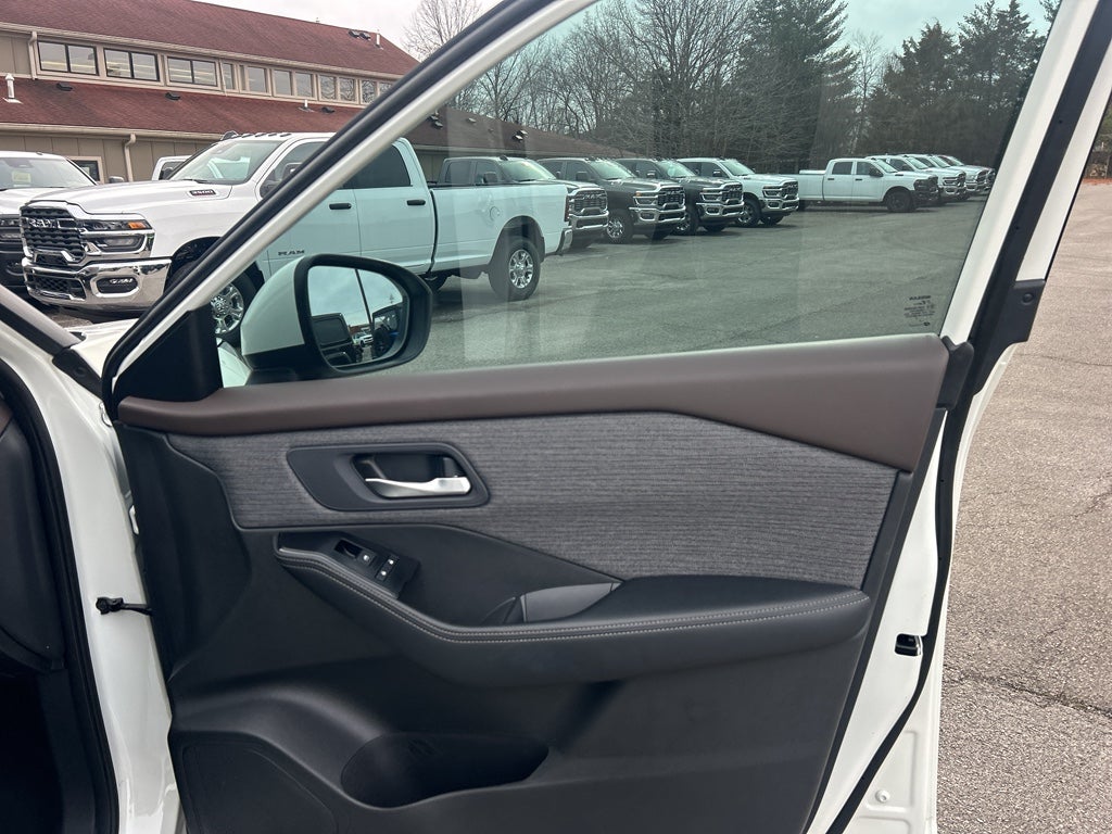 2023 Nissan Rogue SV FWD