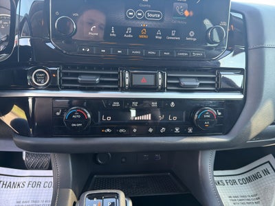 2024 Nissan Pathfinder SL