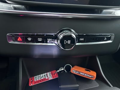 2026 Volvo XC90 Ultra Dark Theme, B6 AWD Gas (mild hybrid), Gasoline, 6 Seats