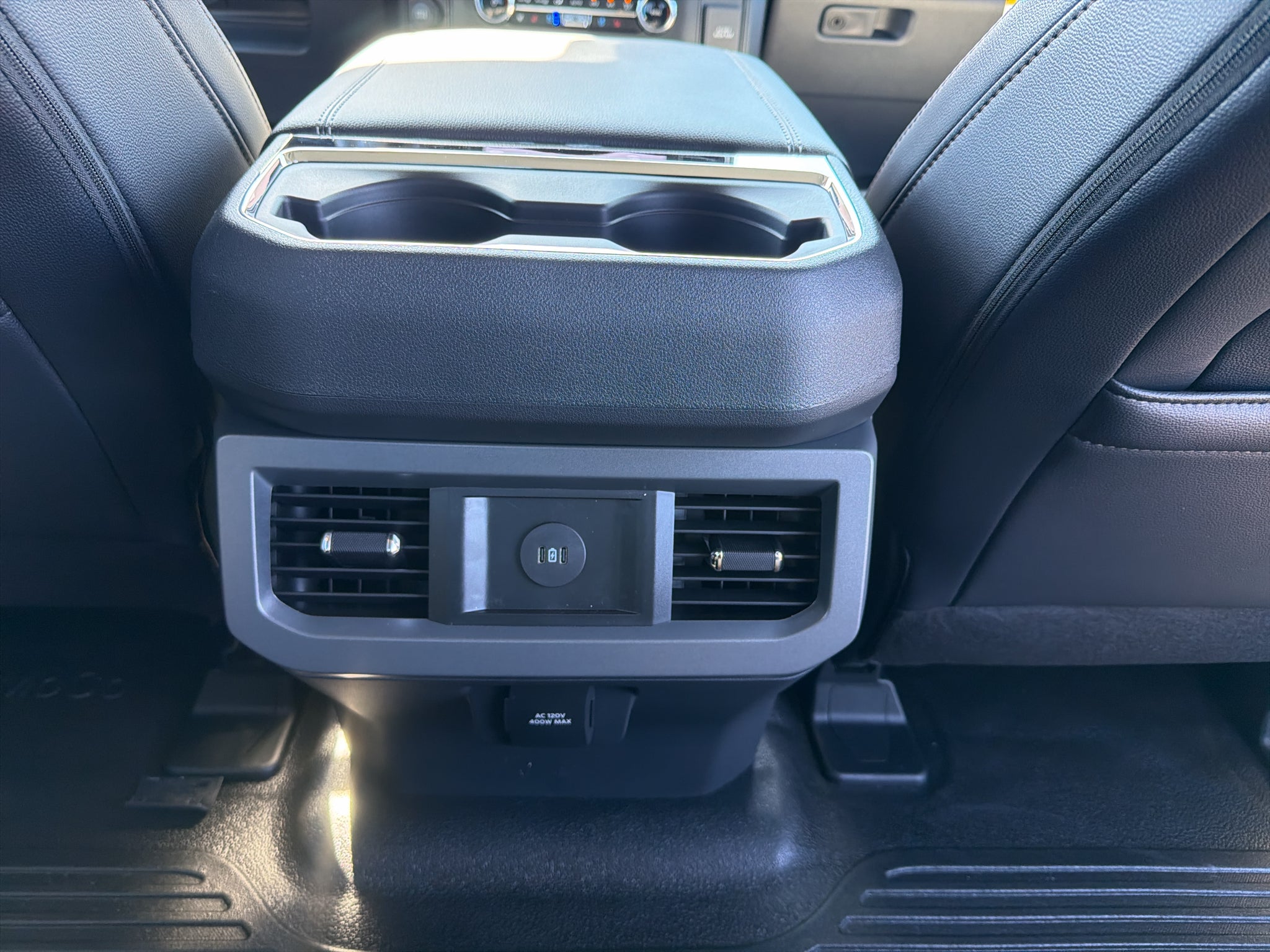 2027 Ford F-350 F-350® LARIAT®