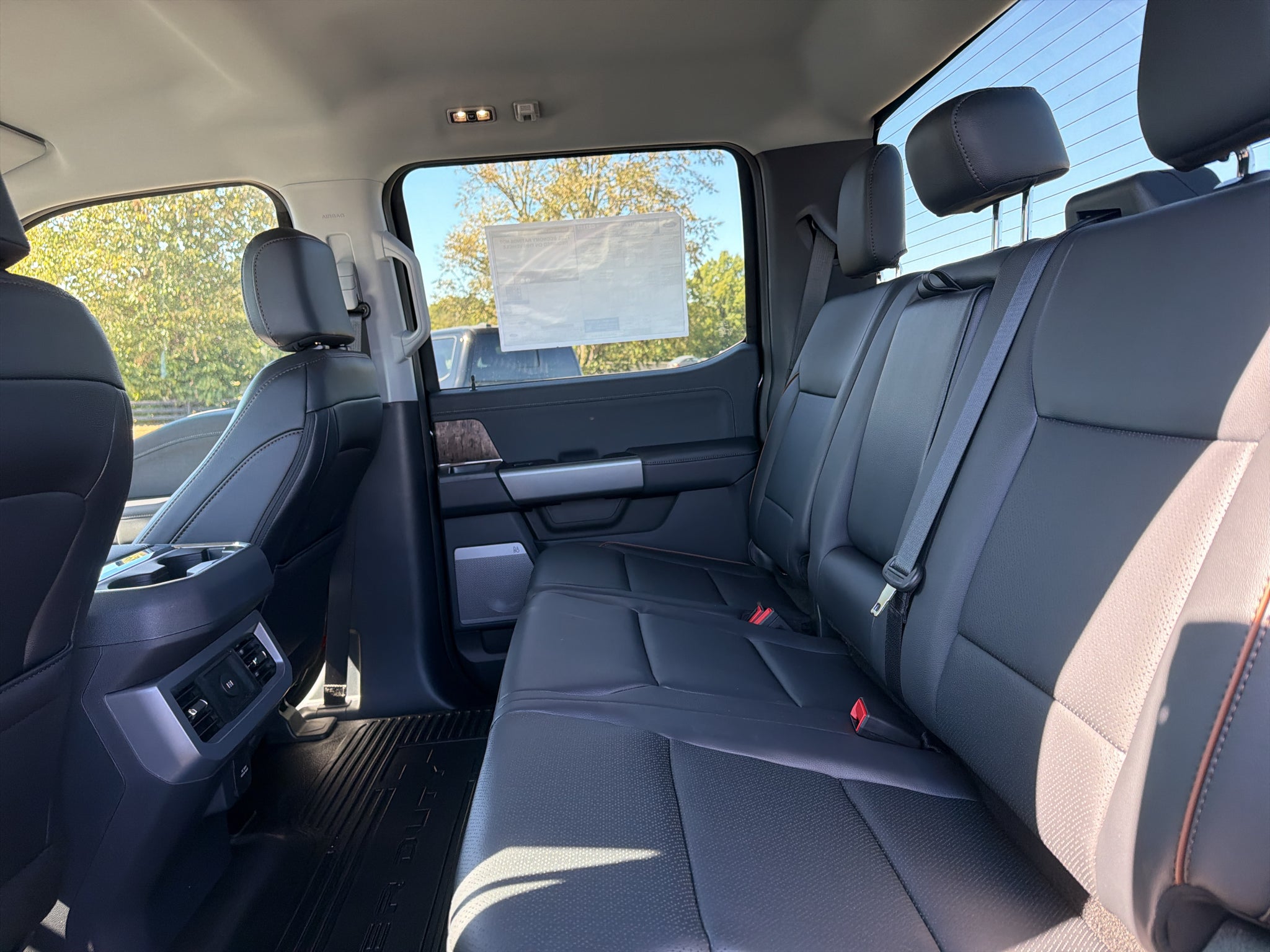 2027 Ford F-350 F-350® LARIAT®