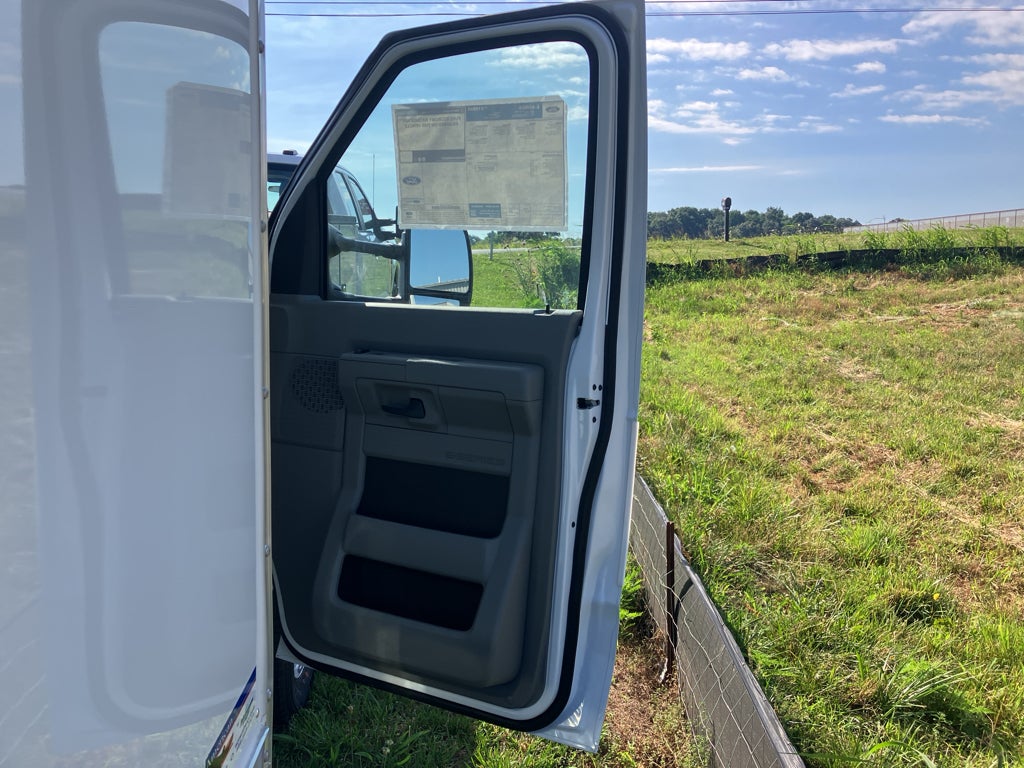 2026 Ford E-450 Super Duty E-450 DRW