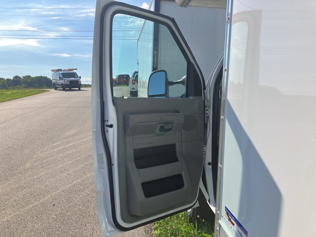 2026 Ford E-450 Super Duty E-450 DRW