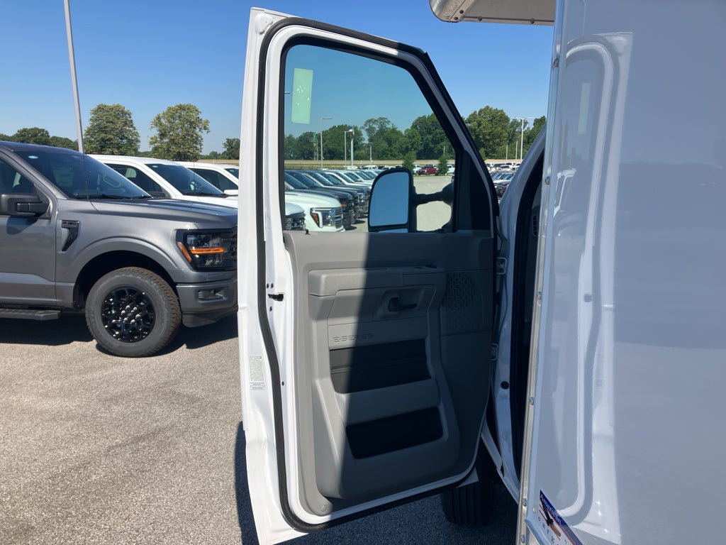 2026 Ford E-450 Super Duty E-450 DRW