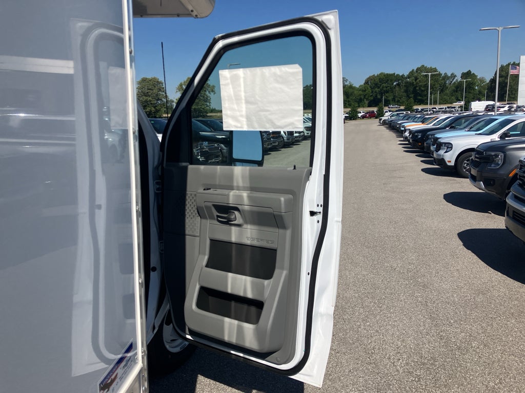 2026 Ford E-450 Super Duty E-450 DRW