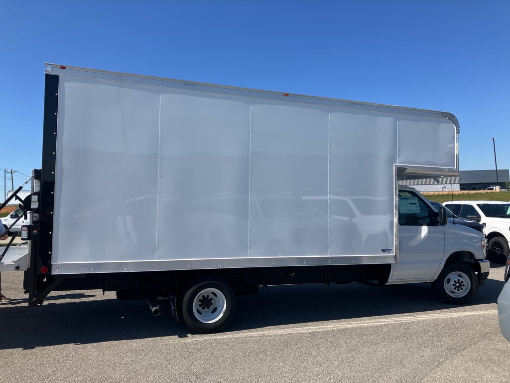 2026 Ford E-450 Super Duty E-450 DRW
