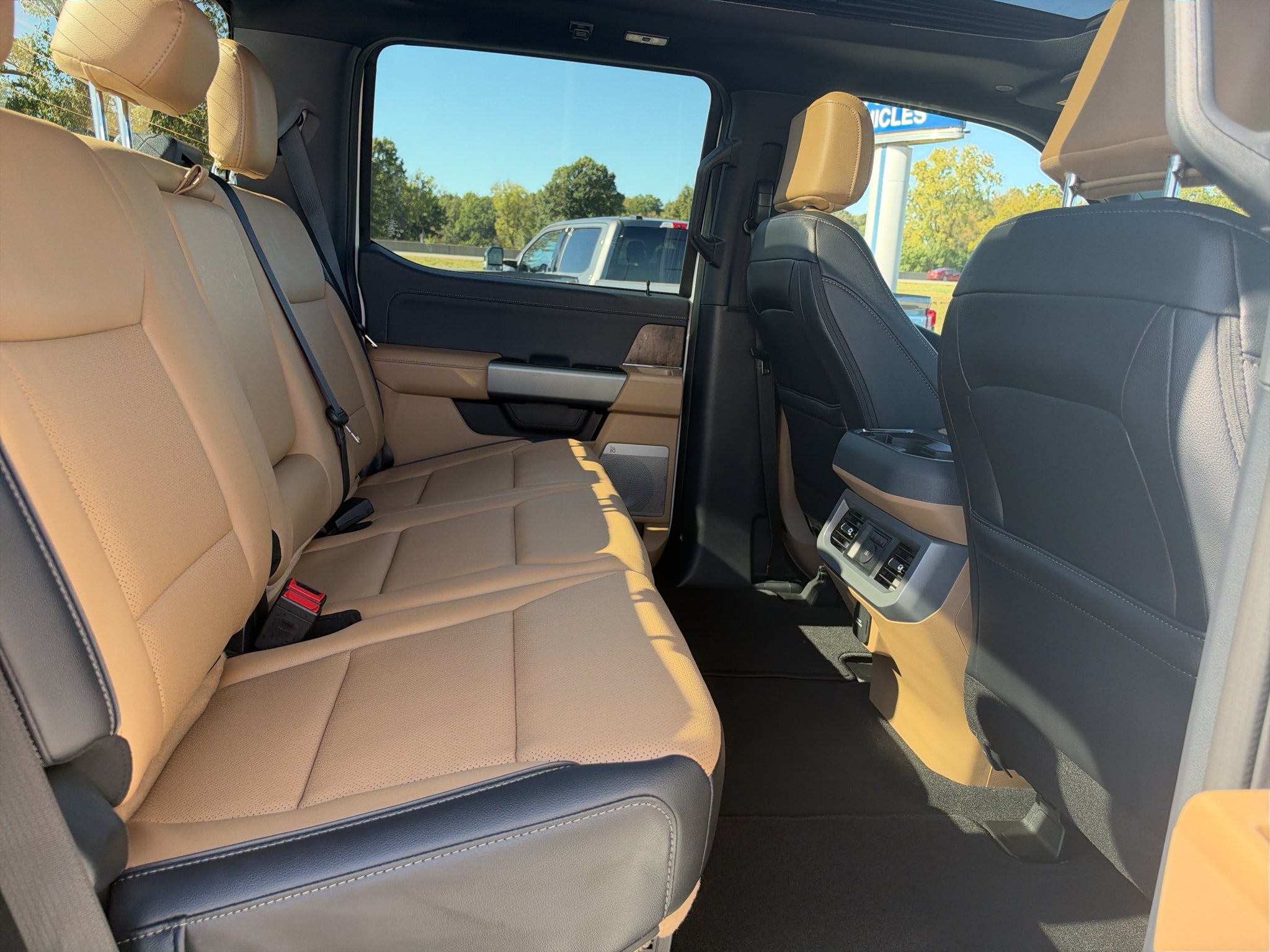 2027 Ford F-250 F-250® Lariat®
