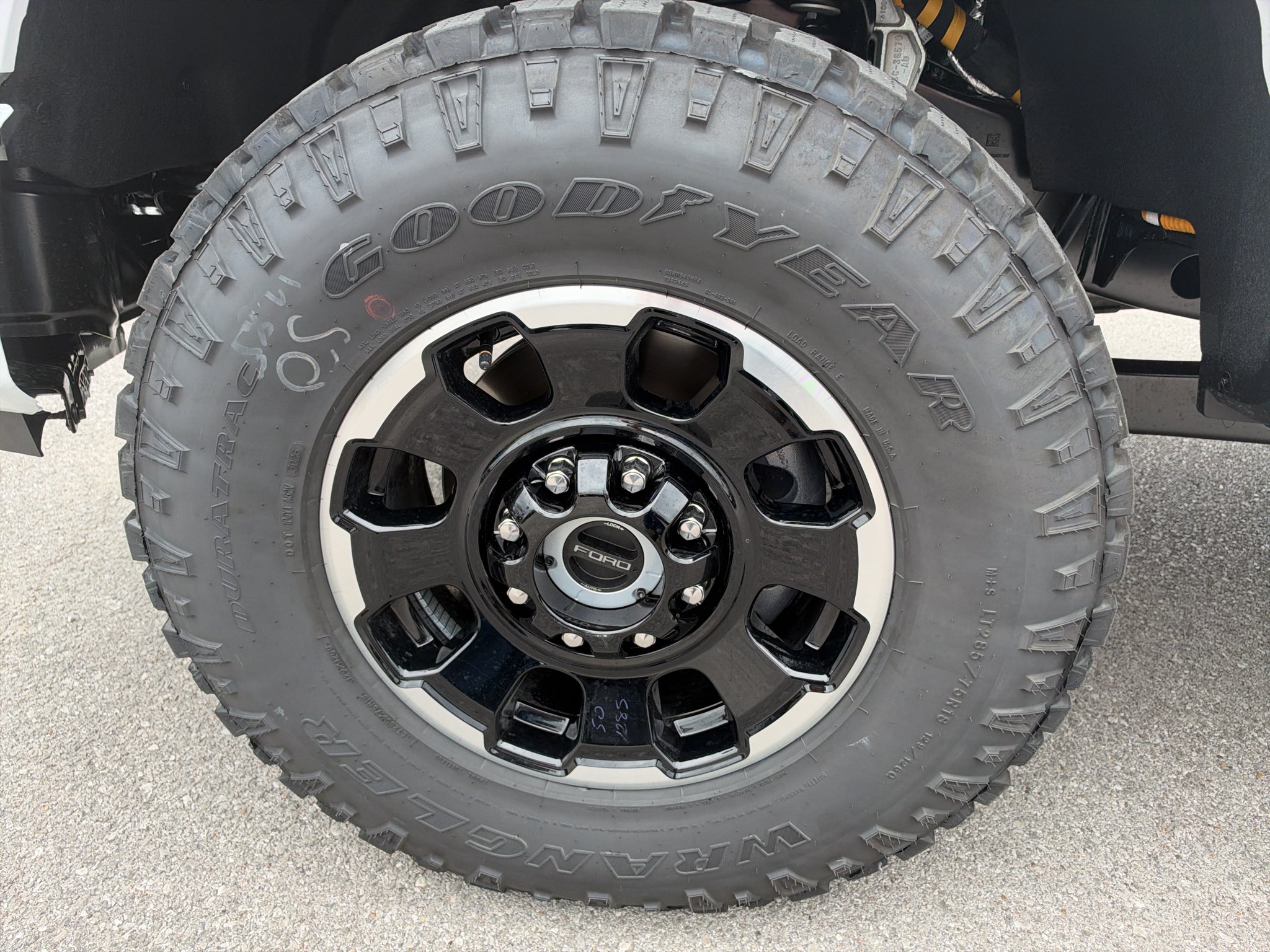 2027 Ford F-250 F-250® Lariat®