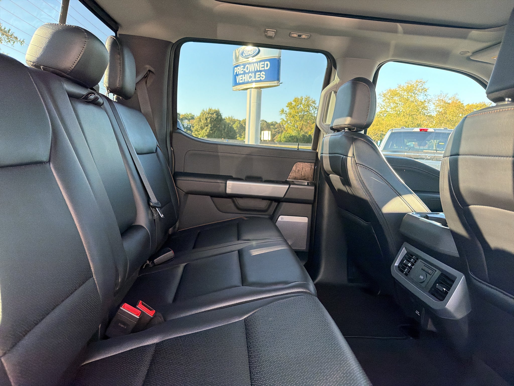 2027 Ford F-250 F-250® Lariat®