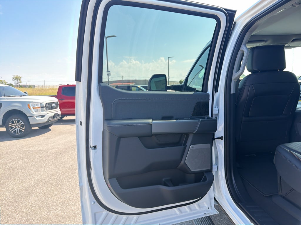 2027 Ford F-250 F-250® Lariat®