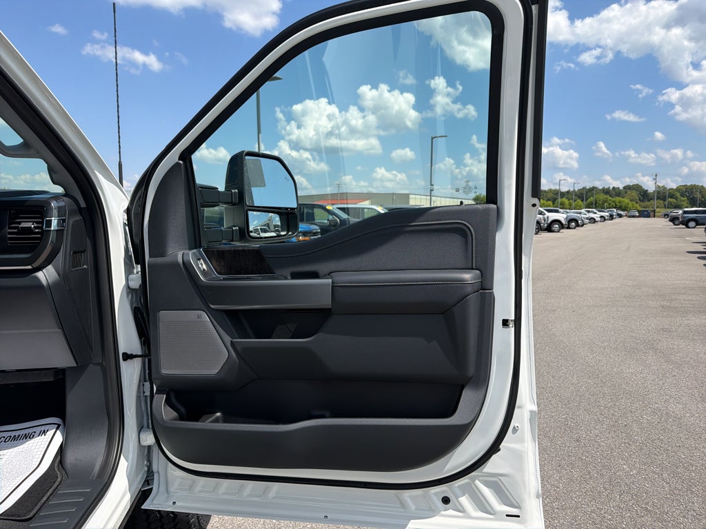 2027 Ford F-250 F-250® Lariat®