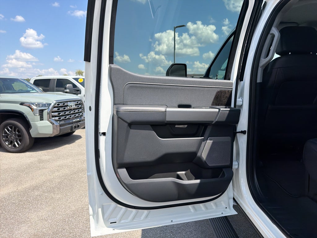 2027 Ford F-250 F-250® Lariat®